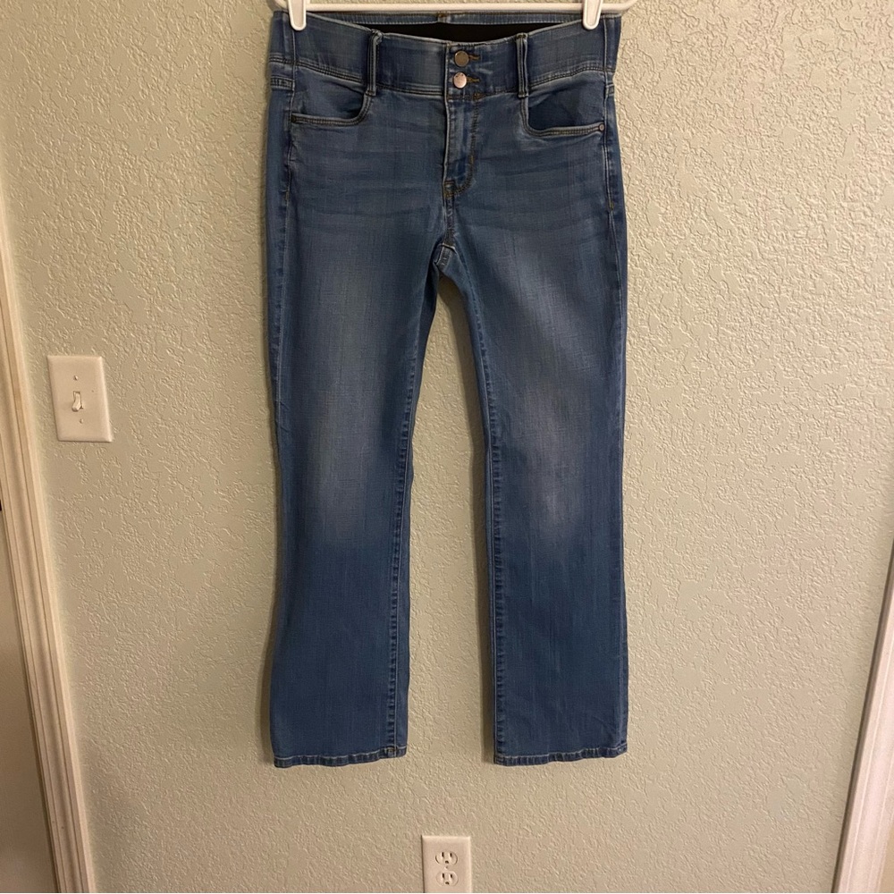 Women’s Apt 9 size 10 faded bootcut blue jeans with tummy control